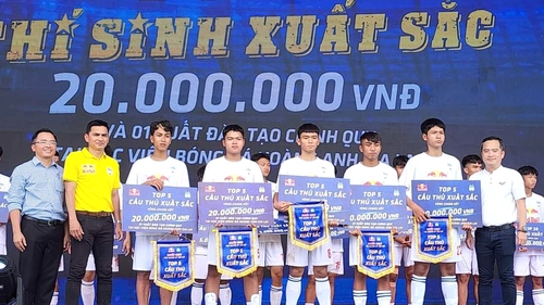 Bầu Đức 'chuyển vế đổi dấu'