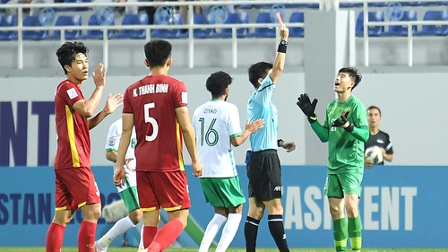 Hạnh phúc… có vị chát của bóng đá Việt Nam