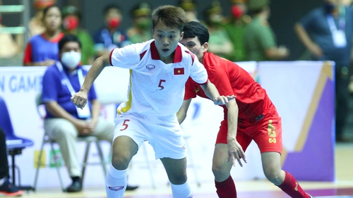 Futsal nữ Việt Nam thăng hoa với cầu thủ sân cỏ
