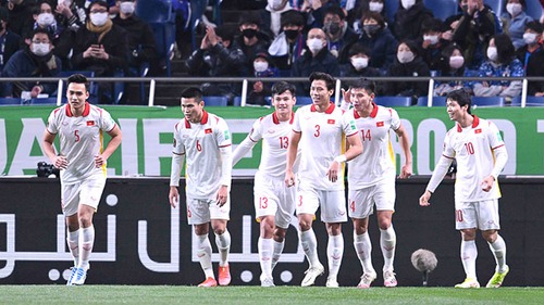 CĐV 'tung bàn phím' khi tuyển Việt Nam cầm hòa Nhật Bản