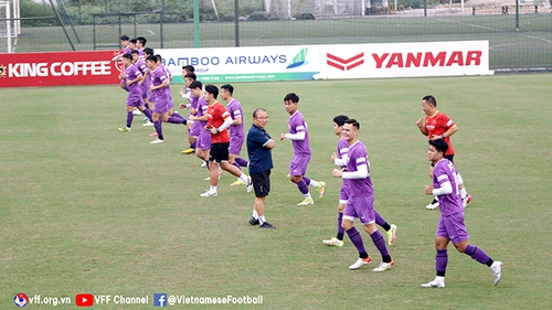 Chờ làn gió mới từ tuyển Việt Nam