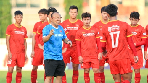 Tuyển Việt Nam: 'Cờ bí', dí… tân binh