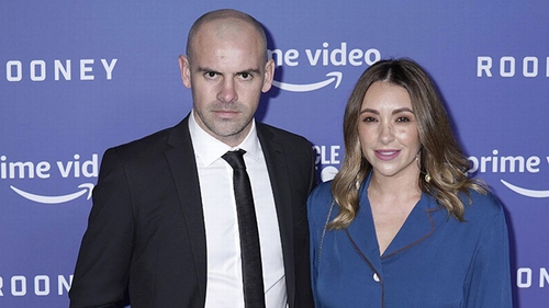 Đằng sau cuộc sống của vợ một ngôi sao bóng đá