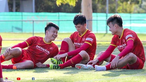 Bóng đá Việt thích nghi thời Covid-19