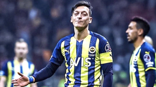 Mesut Ozil đang đi vào vết xe đổ ở Arsenal