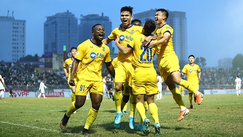 'CLB V-League không có nhu cầu làm ra tiền nuôi bóng đá'