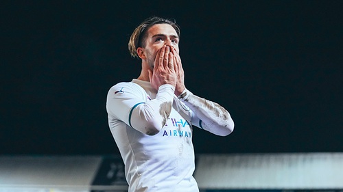 Man City vs MU: Những sắc màu đối lập ở Manchester