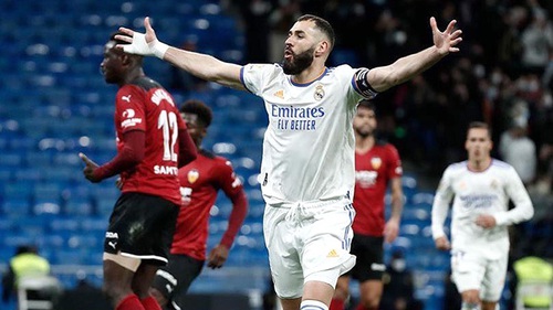 Benzema, thợ săn bàn đích thực của Ancelotti