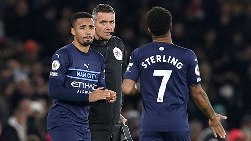 Cuộc đua vô địch Ngoại hạng Anh: Quãng dừng cần thiết của Man City