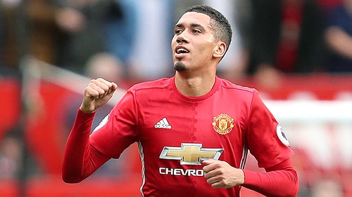 Cẩn thận Man United lại biến Smalling thành 'món hời' cho... đội khác