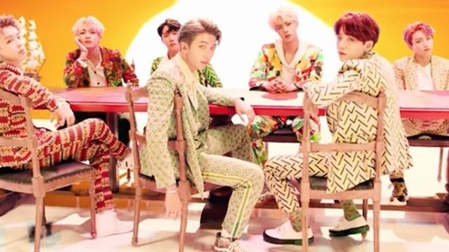 BTS đã chính thức tung ra MV ‘IDOL’