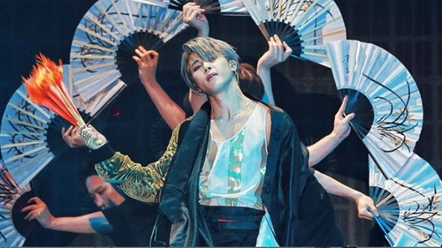 Fan không thốt nên lời khi xem màn múa quạt gây sốt của Jimin (BTS) tại MMA