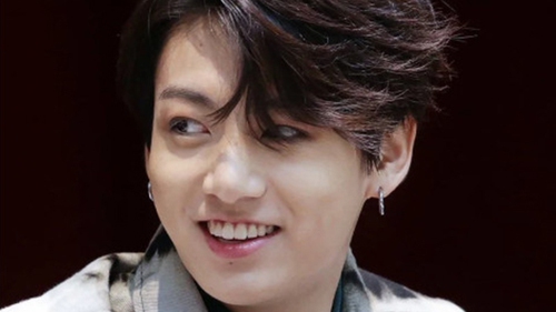 'Phát cuồng’ với những hình ảnh ‘tự sướng’ cực cute của Jungkook (BTS)