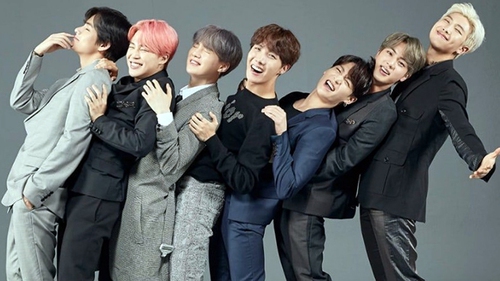 BTS là ‘đội hình trong mơ’ với bộ ảnh chân dung gia đình mới dành cho Festa 2019