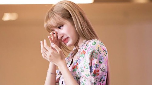 4 sự thật đau lòng mà Lisa Blackpink đã cay đắng trải qua