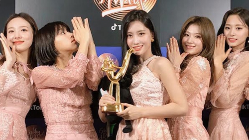 Twice là nhóm nhạc nữ K-pop đầu tiên đạt được 10 thành tựu đáng kinh ngạc này