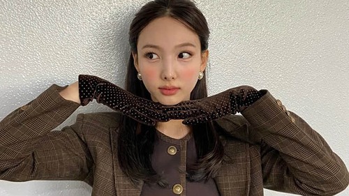 Thỏa mãn tò mò của fan, Nayeon Twice tiết lộ dùng sản phẩm gì thay thế nước hoa