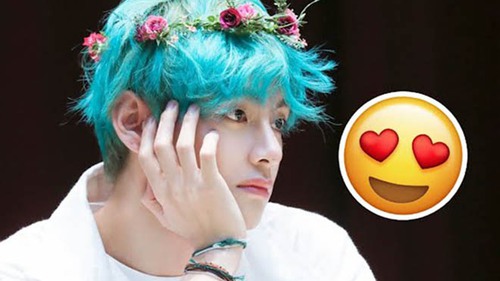 V BTS đẹp tinh quái trong mái tóc màu xanh