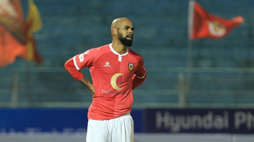 Hồng Lĩnh Hà Tĩnh chia tay ngoại binh sút hỏng 2 quả phạt đền