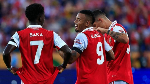 Arsenal, xin đừng bay cao!