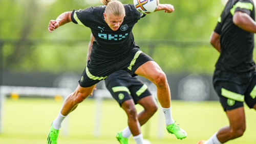 Haaland dũng mãnh ở buổi tập đầu tiên cùng Man City