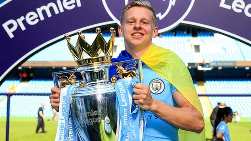 Zinchenko òa khóc trước khi đến Arsenal