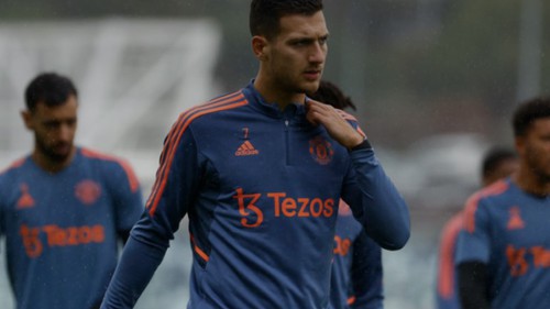 Áo số 7 của Ronaldo bất ngờ thuộc về cầu thủ khác trên sân tập M.U