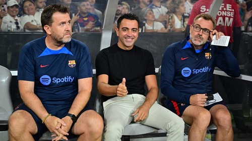 Xavi hạ thấp vai trò của Pique