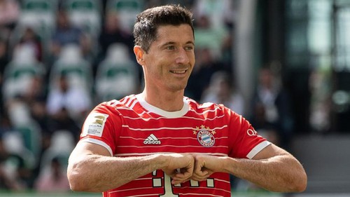 Robert Lewandowski có gì hơn các tiền đạo Barcelona?