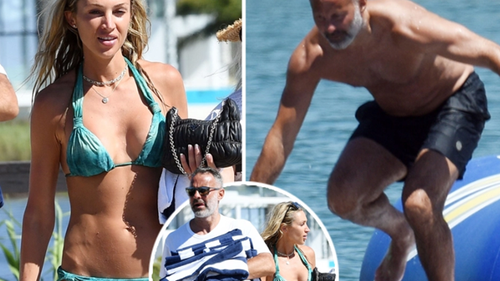 Giggs du hí với bạn gái nóng bỏng trước phiên tòa xử vụ hành hung