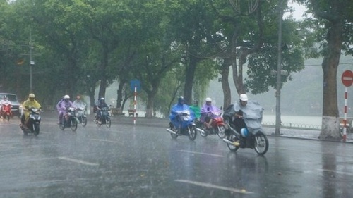 Đêm 28/6 Bắc Bộ có mưa và dông, lốc, ngày mai Hà Nội nắng nóng do đới gió Tây Nam