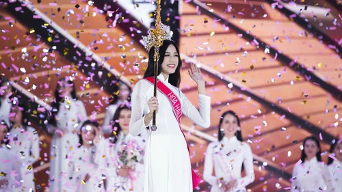 Tân Hoa hậu Đỗ Thị Hà: '... cô gái nhỏ, cần thời gian để trưởng thành'