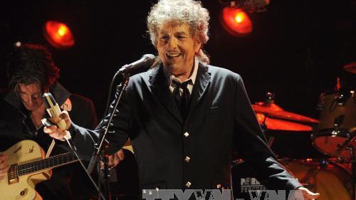 Chủ nhân giải Nobel Văn học huyền thoại âm nhạc Bob Dylan ra sách mới