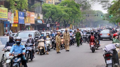 Đường phố Hà Nội ngày đầu học sinh tiểu học, lớp 6 đi học trở lại