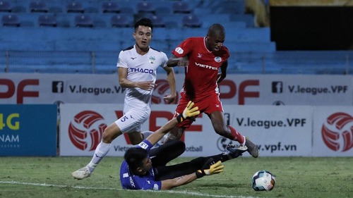 Viettel 4-1 HAGL: Cận cảnh sai lầm của thủ môn Bửu Ngọc