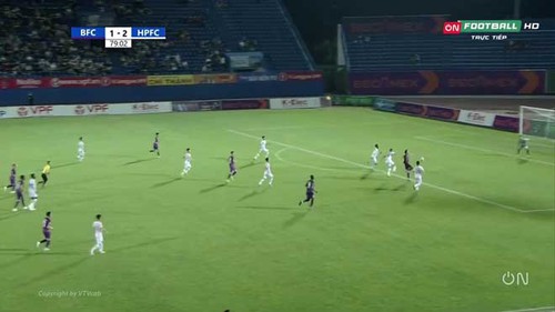 Trọng tài Mai Xuân Hùng bị phạt nặng vì phạt penalty 'tưởng tượng'