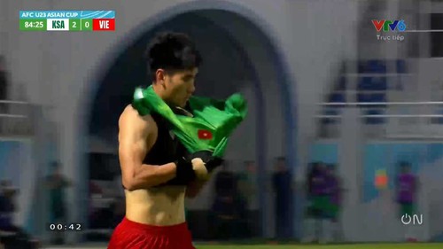 VIDEO: Những pha cản phá của thủ môn bất đắc dĩ Nhâm Mạnh Dũng