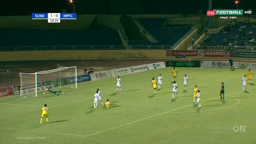 Siêu phẩm tung người móc bóng của Phan Văn Đức vào lưới Hải Phòng