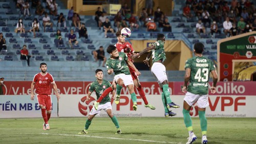 Video bàn thắng Viettel 1-0 TPHCM: Bùi Tiến Dũng sai lầm