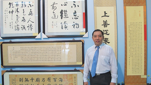 Lâm Hán Thành cùng môn đệ thu hút người xem bằng thư pháp