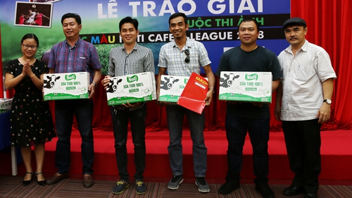 Trao giải cuộc thi ảnh 'Sắc màu Nuti Café V-League 2018'