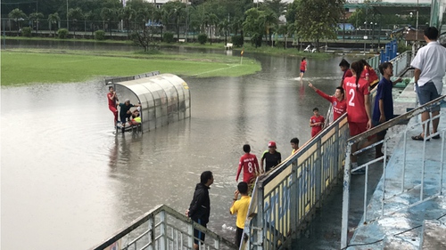 Khổ như các cầu thủ nữ