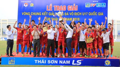 Viettel lần đầu nâng Cúp vô địch giải U17 quốc gia