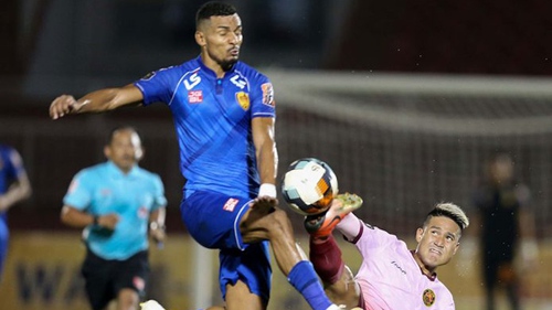 HLV Hoàng Văn Phúc 'kêu oan' với trọng tài