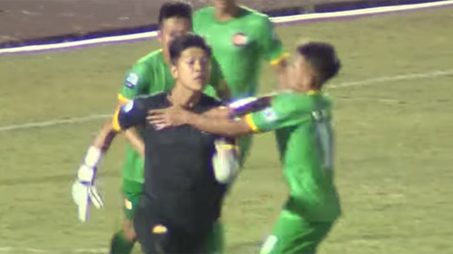 Thủ môn Cần Thơ bị phạt nặng sau hành vi đáng xấu hổ