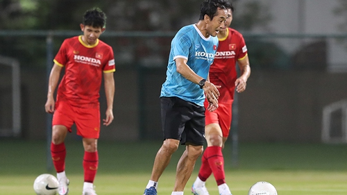 Trợ lý Lee Young Jin được HLV Park Hang Seo cực tin tưởng