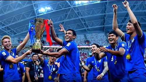 Thái Lan chưa gia hạn hợp đồng với HLV Polking