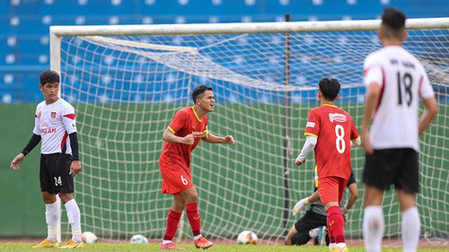 U23 Việt Nam hưng phấn đến Campuchia