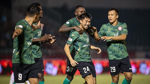 Lee Nguyễn 'giải cứu' Bùi Tiến Dũng và CLB TP.HCM