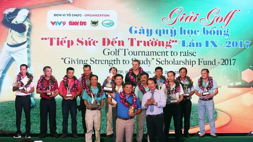 Hơn 10 tỷ đồng giúp tân sinh viên qua giải golf gây quỹ học bổng 'Tiếp sức đến trường' lần 9 năm 2017